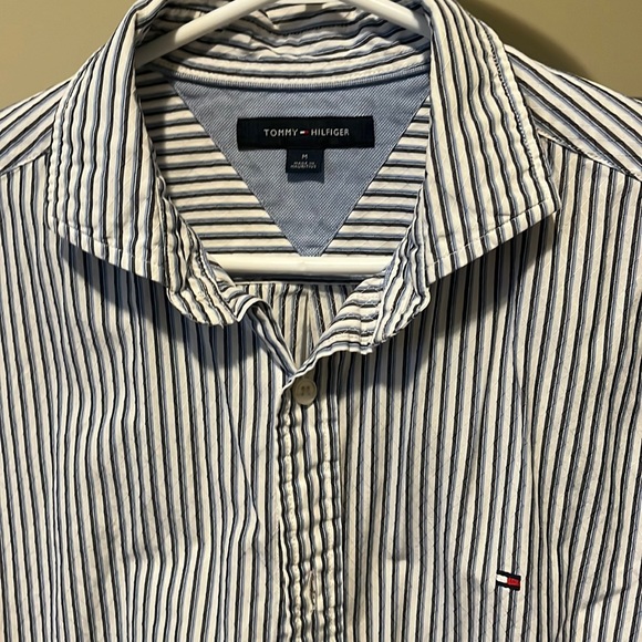 Selling Tommy Hilfiger long sleeve worn few times in great shape no stain etc. - Picture 1 of 3